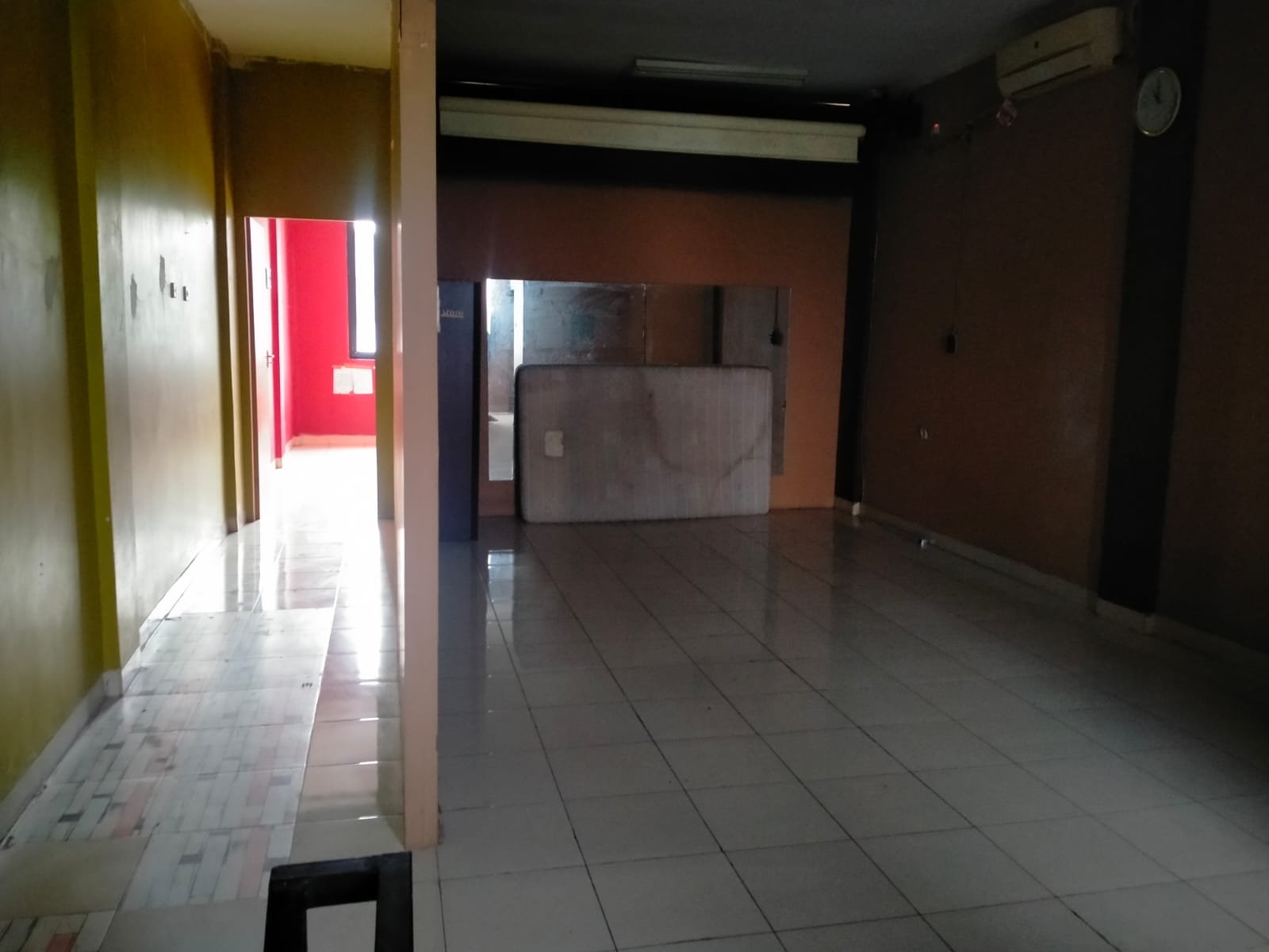 Ruko eks kantor berlantai 3 dengan luas +/_ 200 m