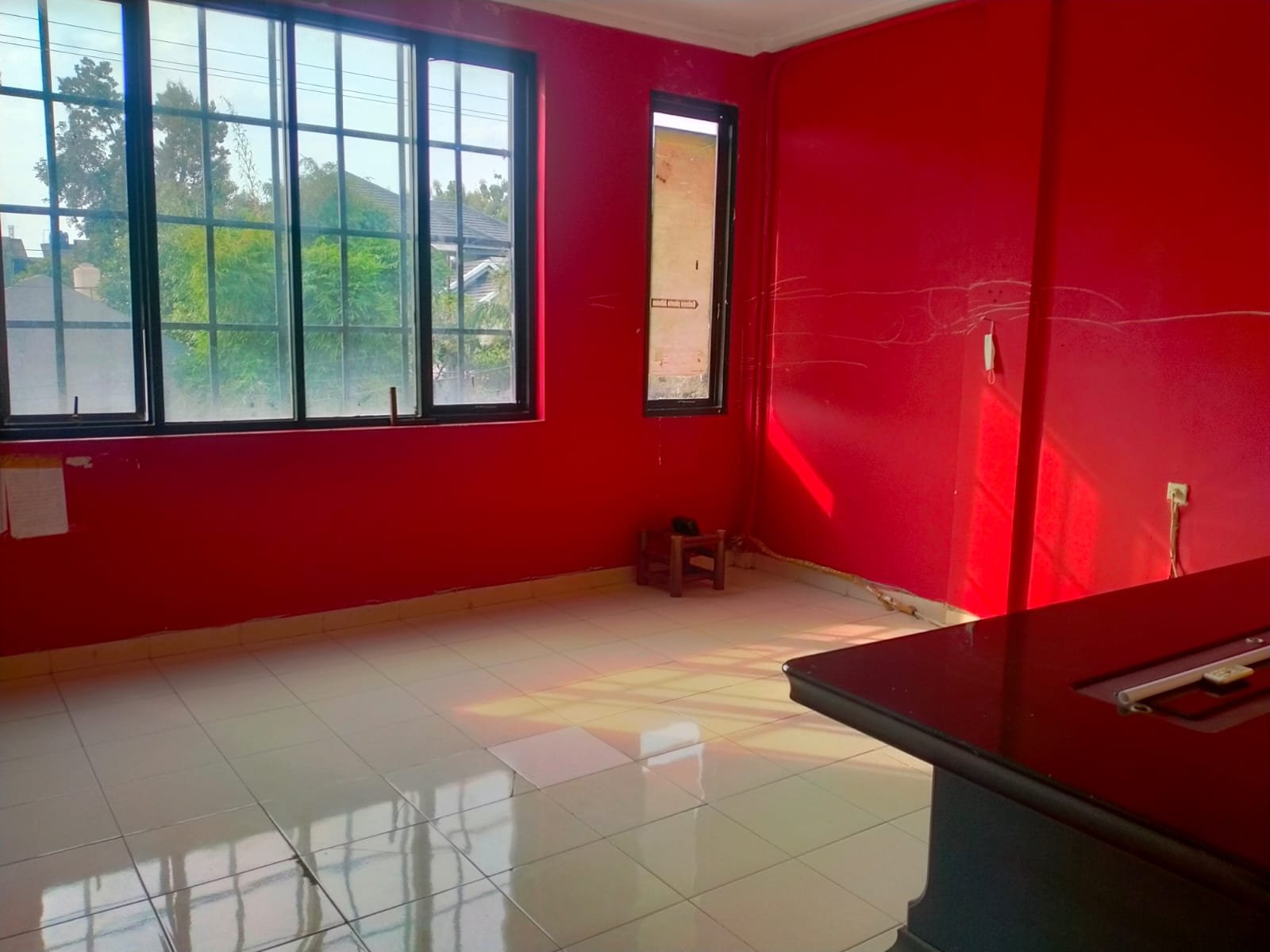 Ruko eks kantor berlantai 3 dengan luas +/_ 200 m