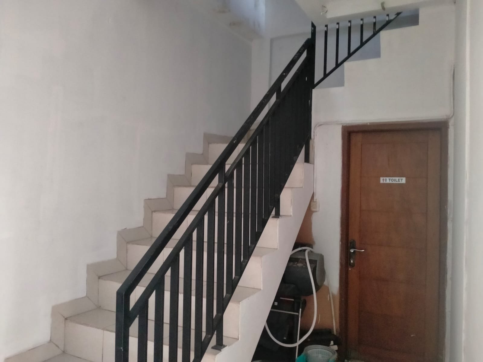 Ruko eks kantor berlantai 3 dengan luas +/_ 200 m