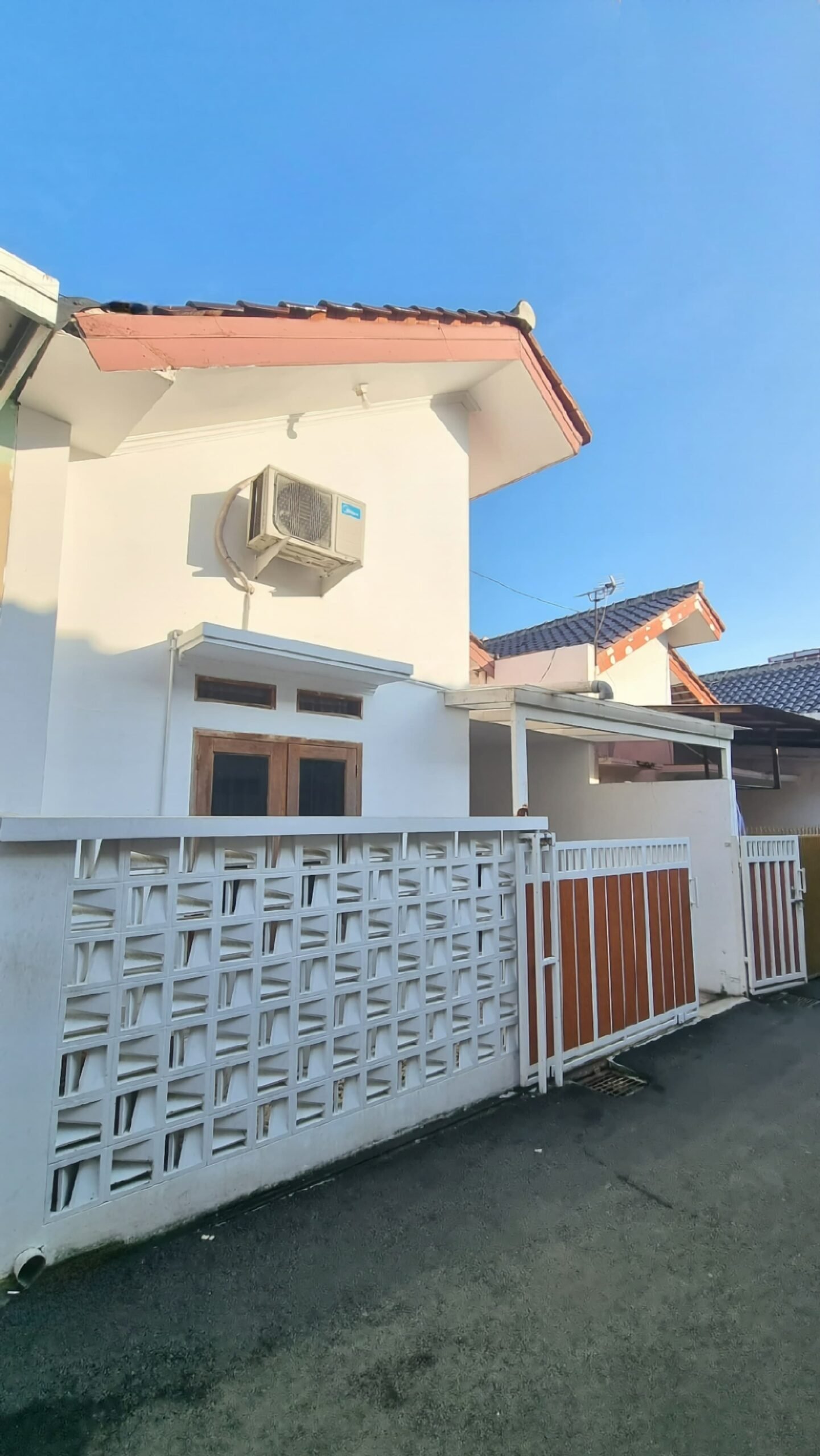Jual butuh Rumah 1Lt strategis