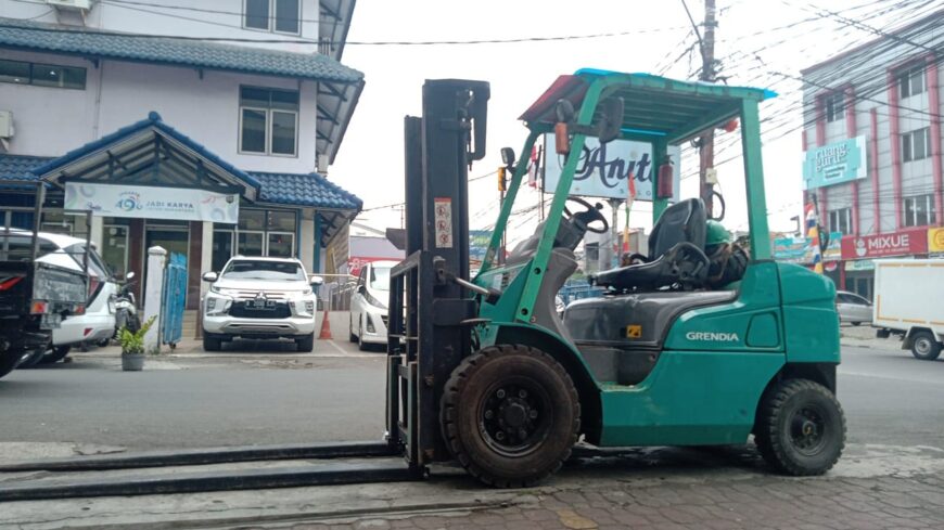 Hubungi 089518150150 Sewa Forklift Pasar Rebo Harga Termurah