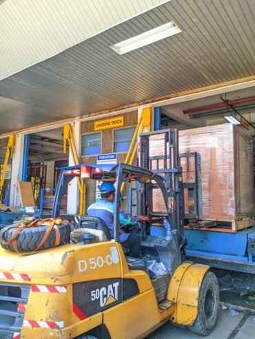 Sewa Forklift Pasar Rebo, Operator Berpengalaman – termurah