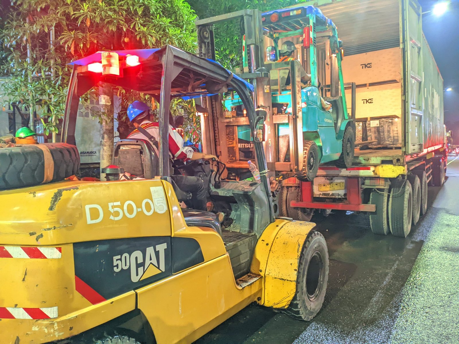 Hubungi!! 085283015121 Sewa Forklift Pondok Aren, Bintaro