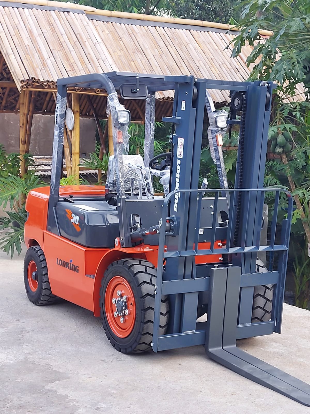 Rental Forklift Sumarecon Bekasi 24 jam
