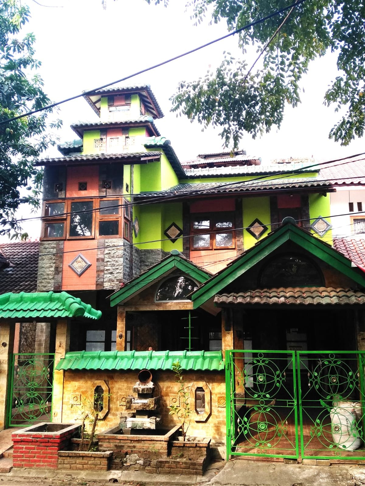 Dijual Rumah 3 lantai di Bumi Anggrek Blok PQ No. P 218 Beka