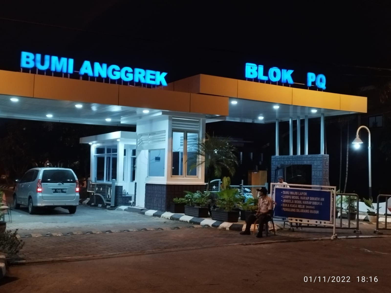 Dijual Rumah 3 lantai di Bumi Anggrek Blok PQ No. P 218 Beka