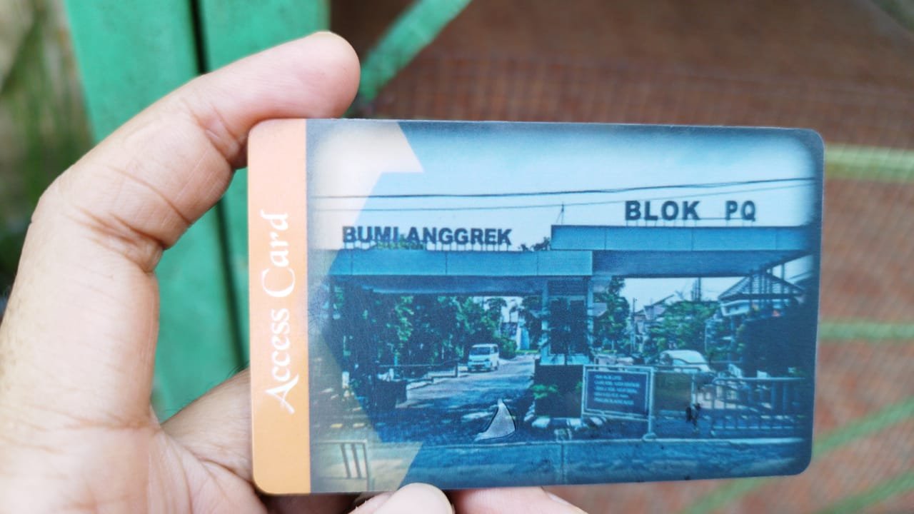 Dijual Rumah 3 lantai di Bumi Anggrek Blok PQ No. P 218 Beka