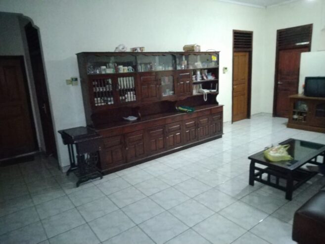 Di jual 1 Unit rumah, dan tanah kosong (1 hamparan) Lokasi j