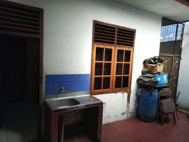 Di jual 1 Unit rumah, dan tanah kosong (1 hamparan) Lokasi j