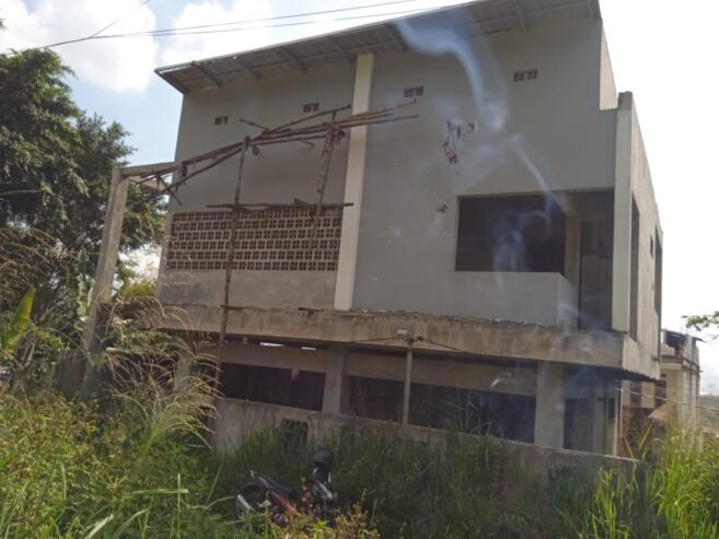 DIJUAL CEPAT tanah dan bangunan 2 lantai tinggal finishing