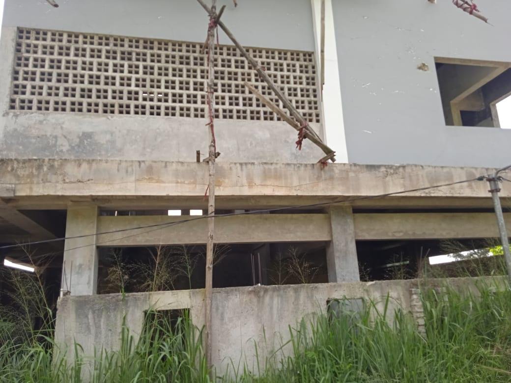 DIJUAL CEPAT tanah dan bangunan 2 lantai tinggal finishing