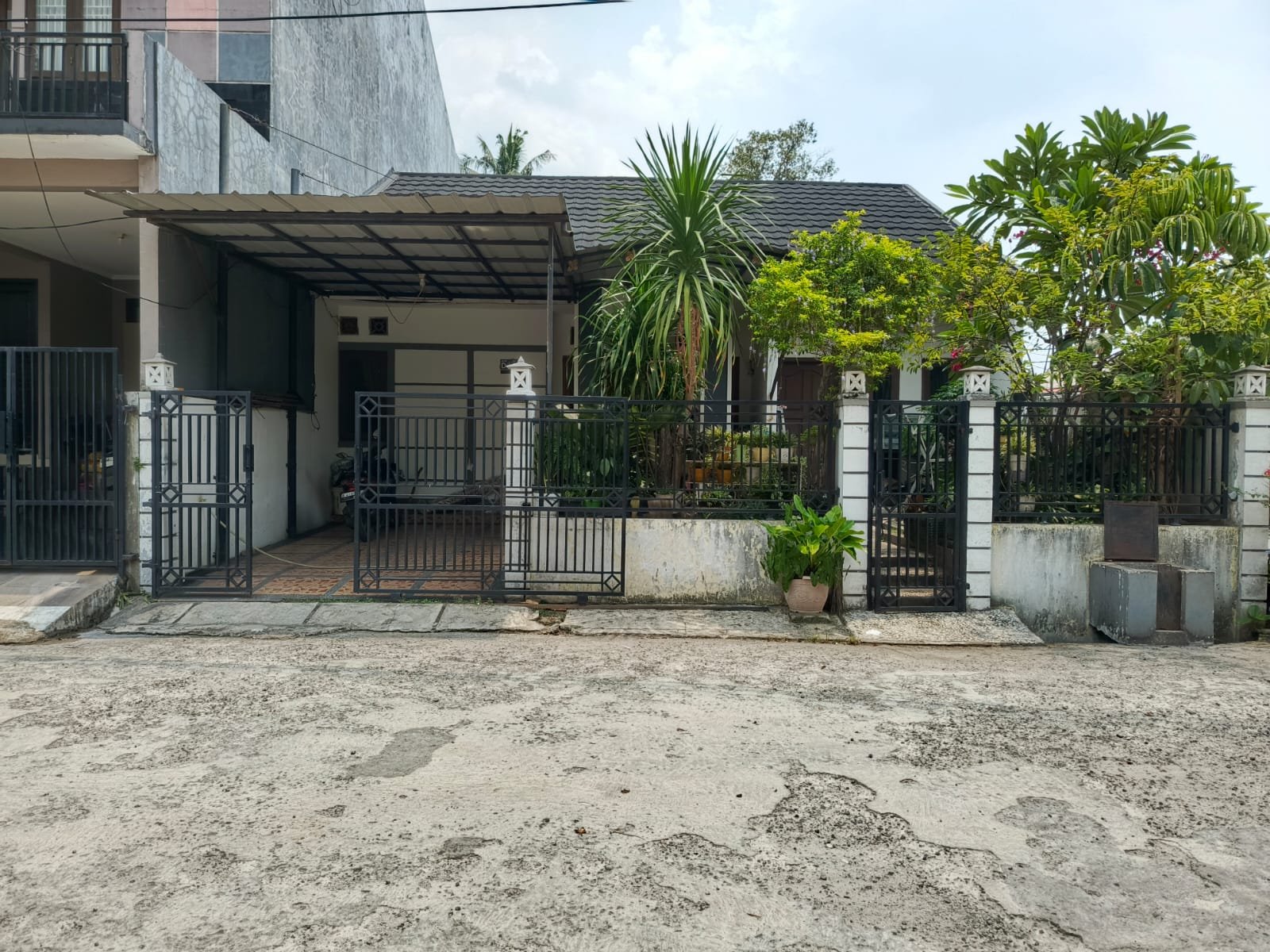 Rumah Dijual Kawasan Perdagangan Cipadu
