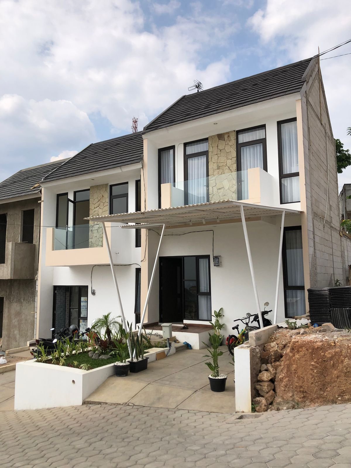 Jual rumah 2 lantai harga 1 lantai lokasi Bandung Timur