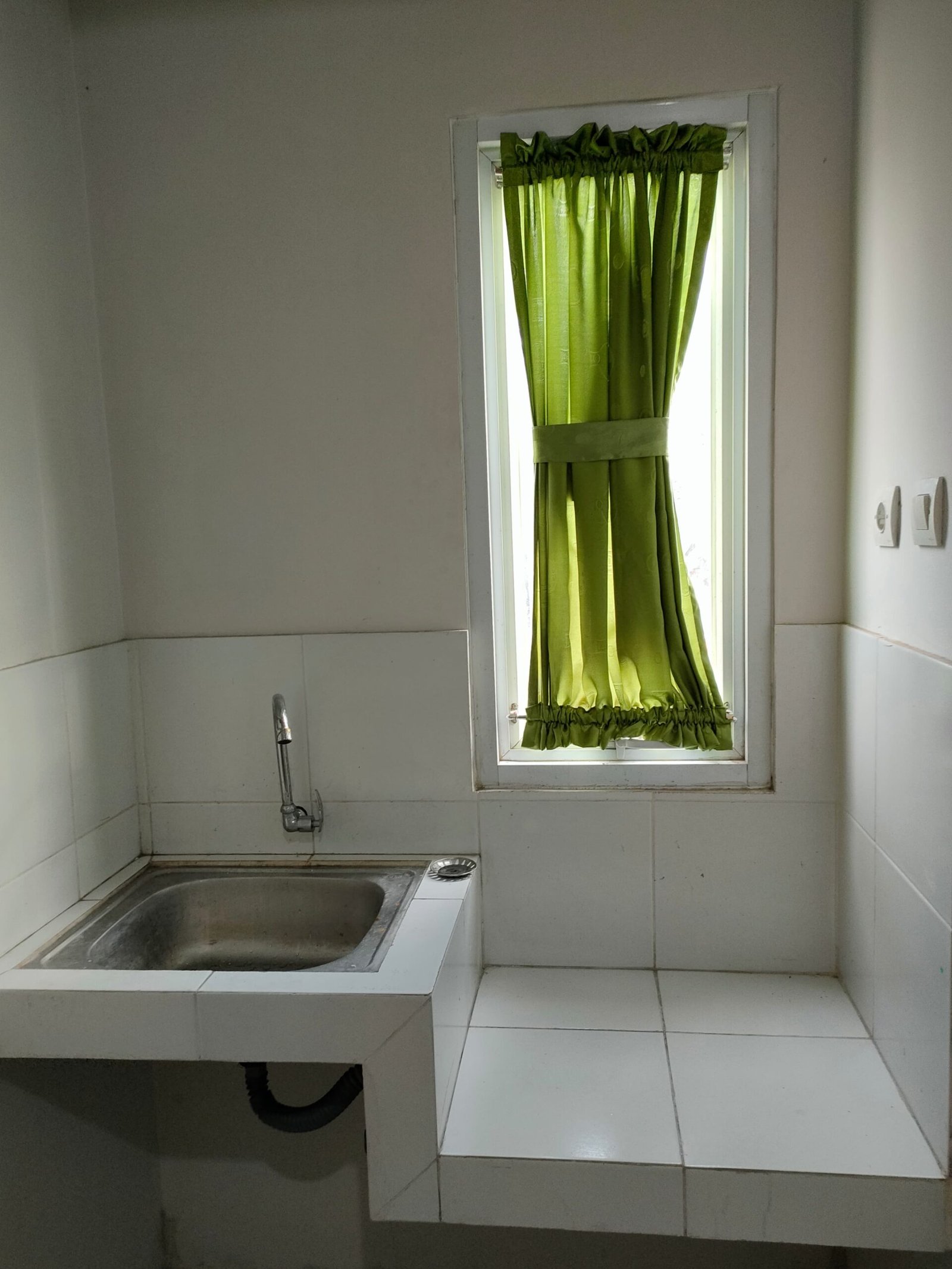 KOST MODERN FASILITAS HOTEL BERBINTANG