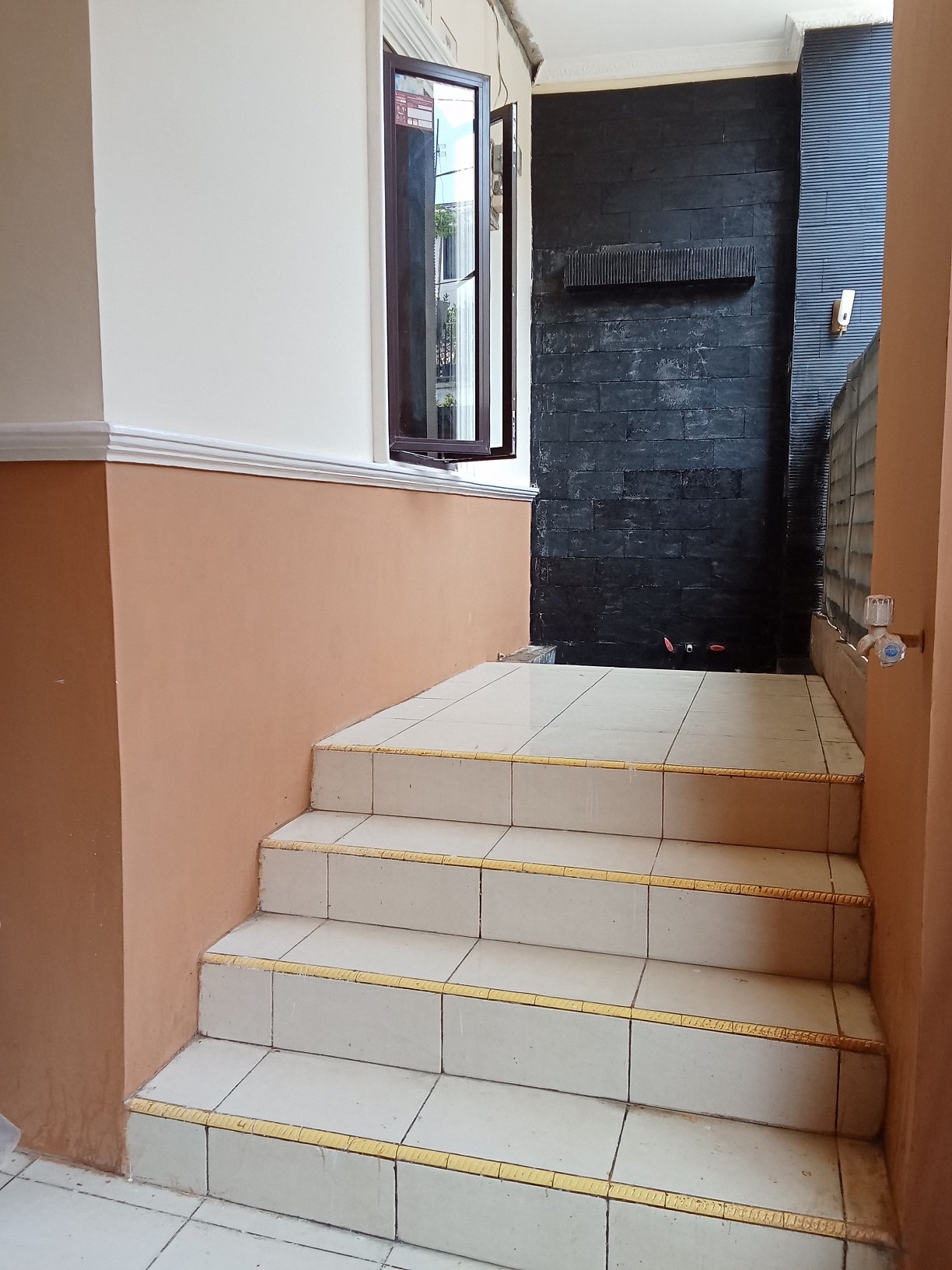 Rumah hoek Taman Kenari, Citeureup, Bogor