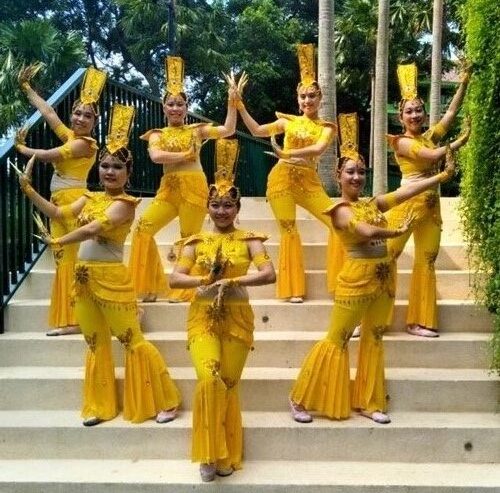 Tari Seribu Tangan Cheer Production
