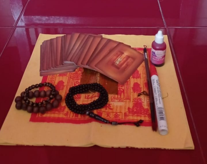 Fortune Teller Peramal Madam Yulia