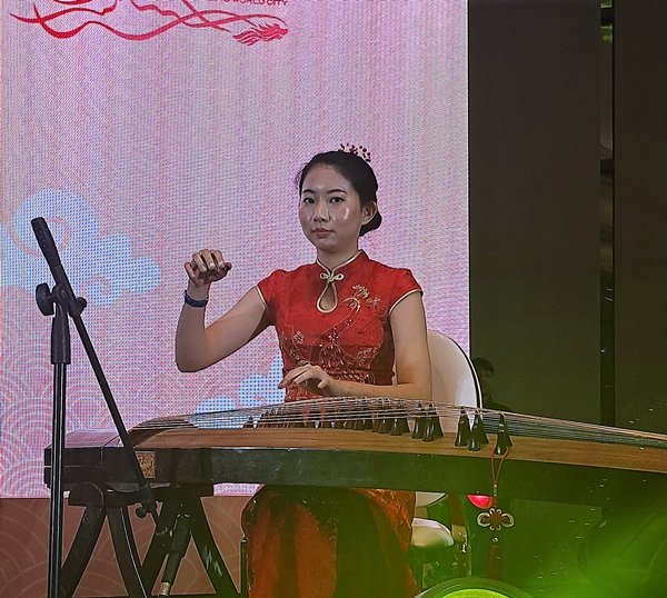 Musik Guzheng Erhu Ci Santi