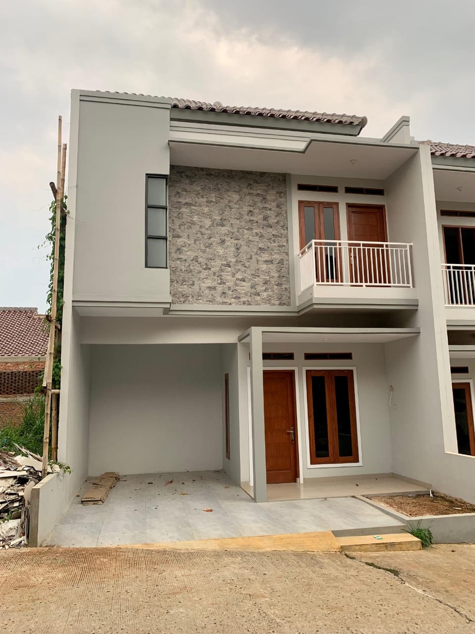 Di Jual Rumah 2 lantai harga 1 lantai