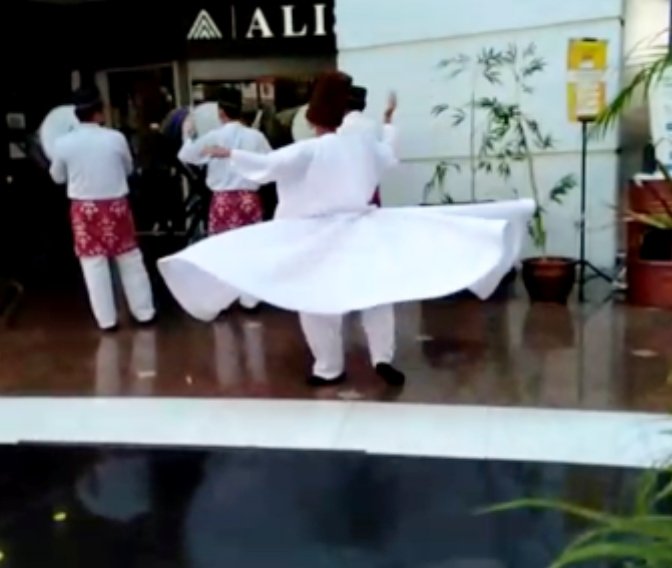 Tari Sufi Tanura Citra Studio