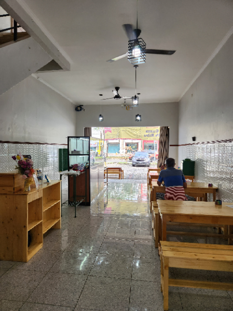 Disewakan Ruko 3 Lt Baru Renov Lokasi Rame di Gading Serpong