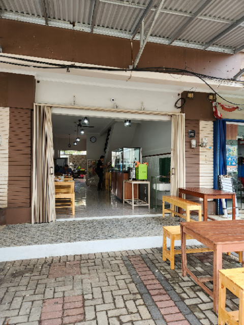 Disewakan Ruko 3 Lt Baru Renov Lokasi Rame di Gading Serpong