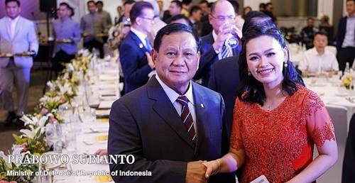 MC Bilingual Dua Bahasa Indonesia Mandarin
