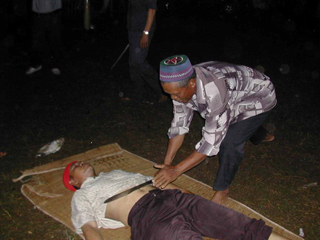 Mengenal-dekat-Atraksi-Debus-Rifai-Cibeber