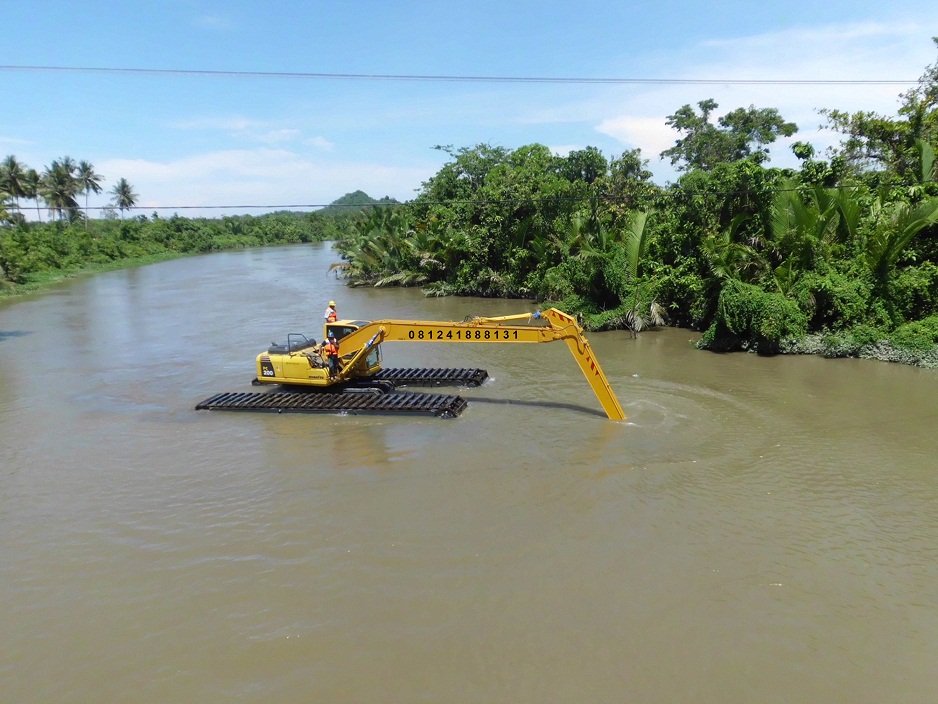 amphibious excavator swamp beko