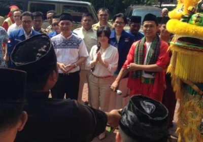 20150727ikhsan-alin-disambut-barongsai-dan-seni-palang-pintu_20150727_132235-1