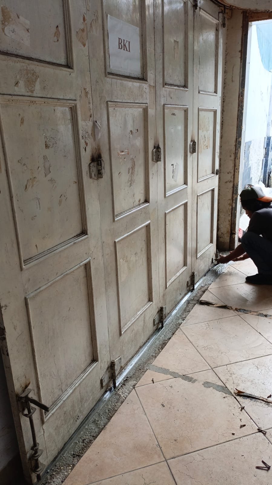 Jasa servis pintu Garasi 081314749953 rollingdoor