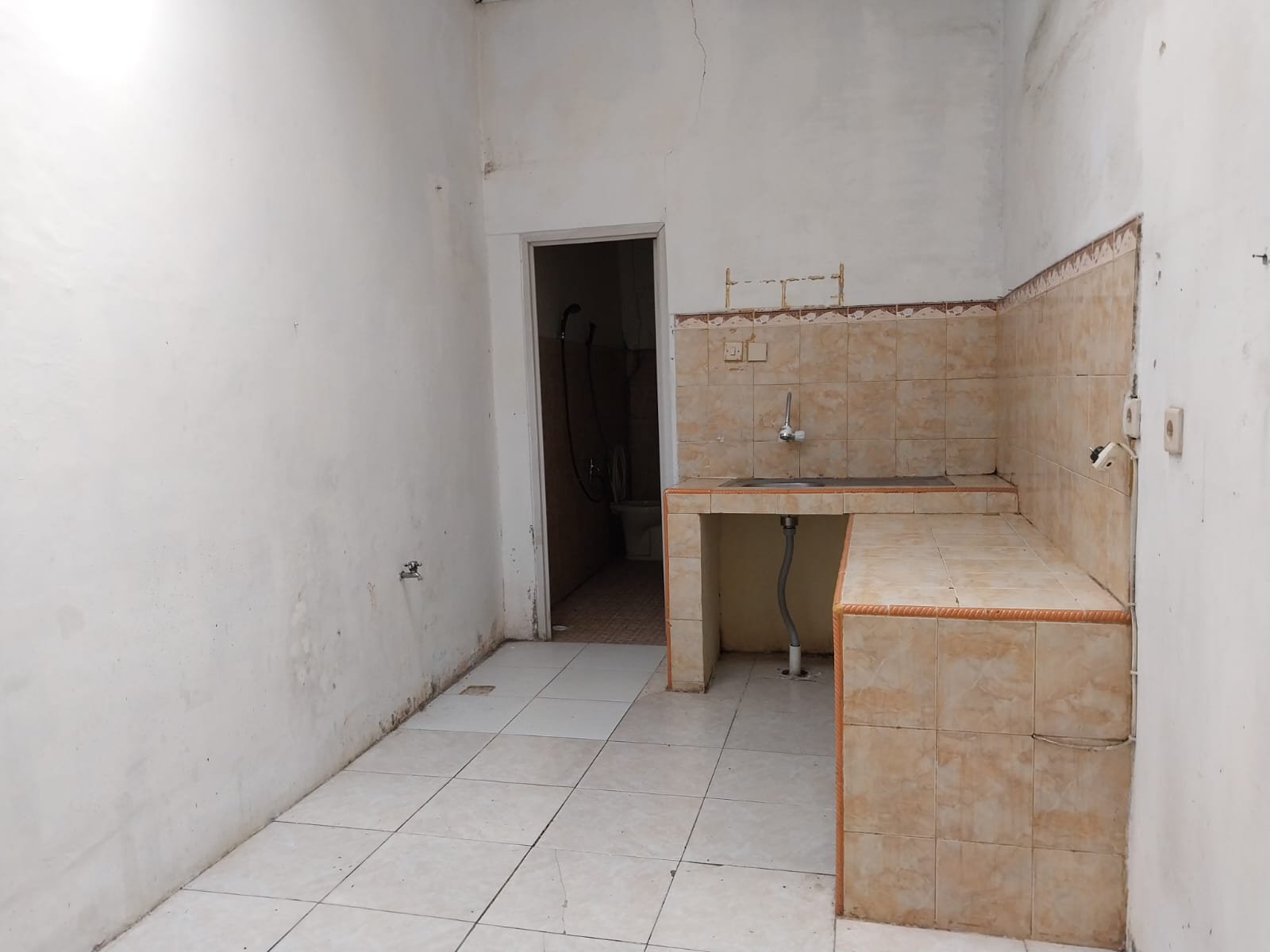 DISEWAKAN RUMAH DI GRAND DEPOK CITY