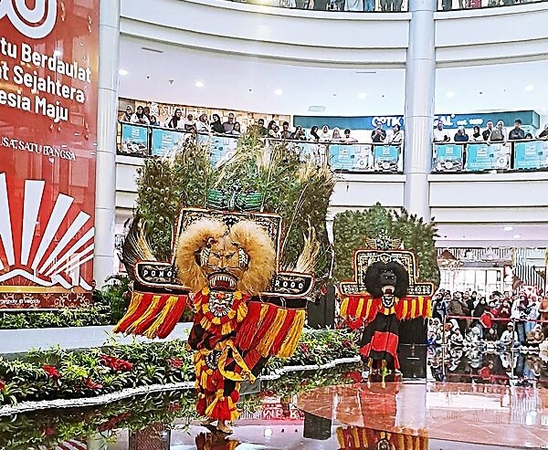 Sanggar Sisingaan Suromenggolo